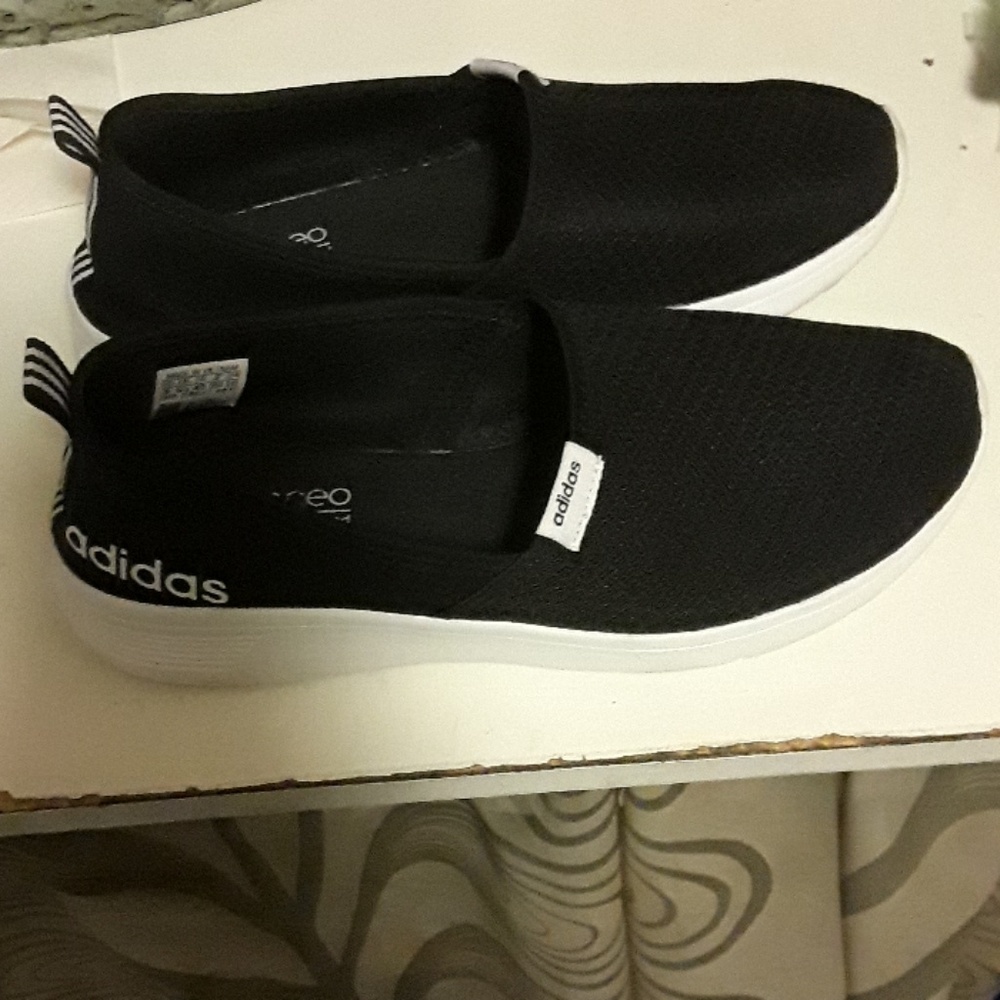 Size 8 Adidas Neo black